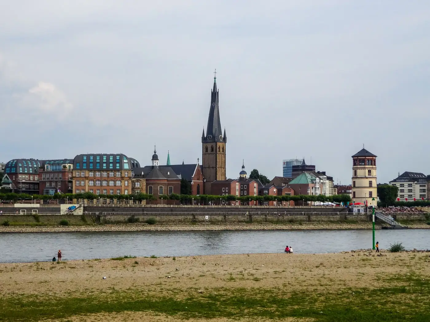 Scenic view of Düsseldorf skyline along the Rhine River, featuring historic architecture.