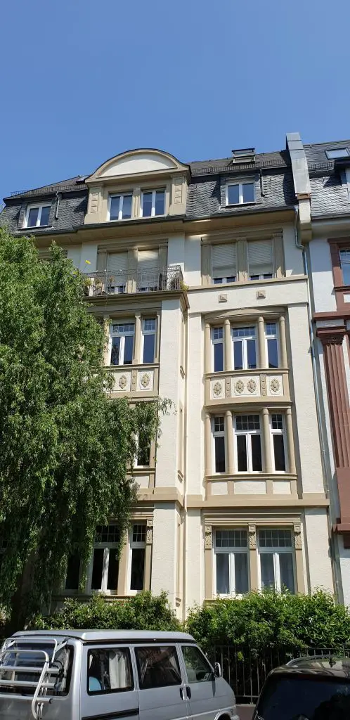 Mijn nieuwe prachtige Altbau-appartementengebouw in Frankfurt!
