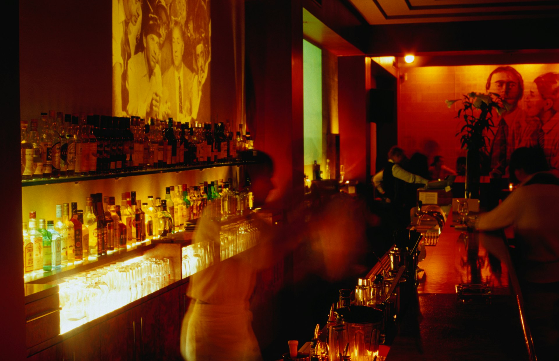 Barmannen werken bij Reingold Bar, Mitte