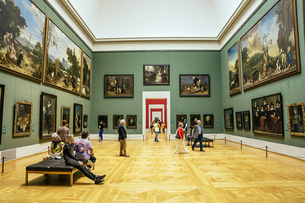 Een tentoonstellingsruimte in de Alte Pinakothek in München