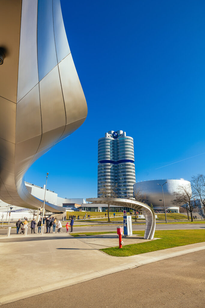 De ingang van de BMW-wereld en het bwm-museum in München