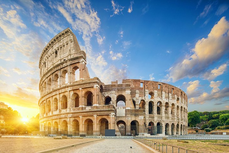 Het Colosseum bij zonsondergang in Rome